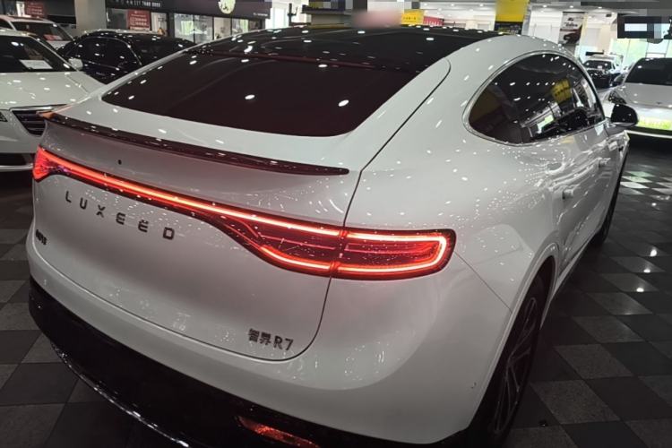 Used Hima Luxeed R7 2024 All-Electric 802 km Max Rear Right 45 Deg