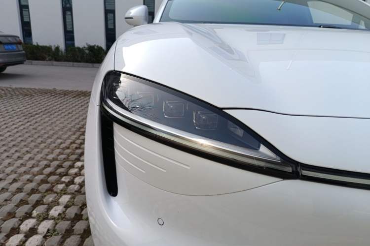 Used Hima Luxeed R7 2024 All-Electric 802 km Max Right Front Headlight