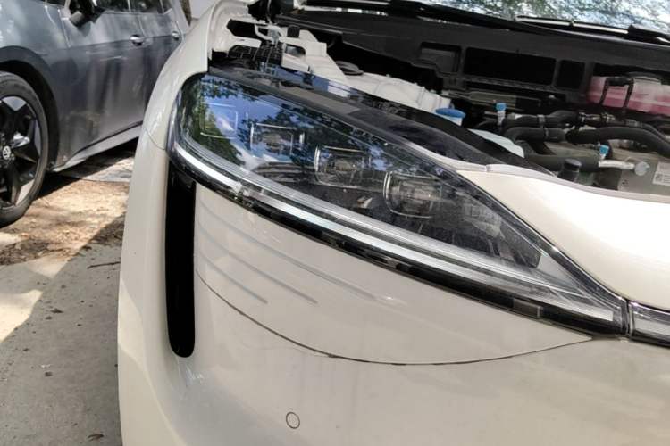 Used Hima Luxeed R7 2024 All-Electric 802 km Max Right Front Headlight