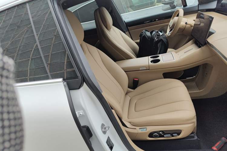 Used Hima Luxeed R7 2024 All-Electric 736 km Ultra Right Front Seat