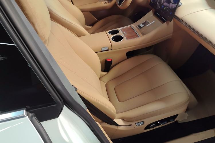 Used Hima Luxeed R7 2024 All-Electric 736 km Ultra Right Front Seat