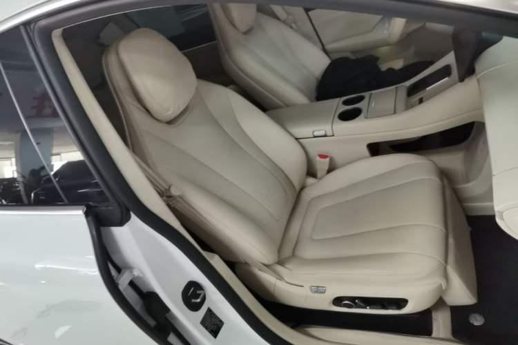Used Hima Luxeed R7 2024 All-Electric 802 km Max Right Front Seat