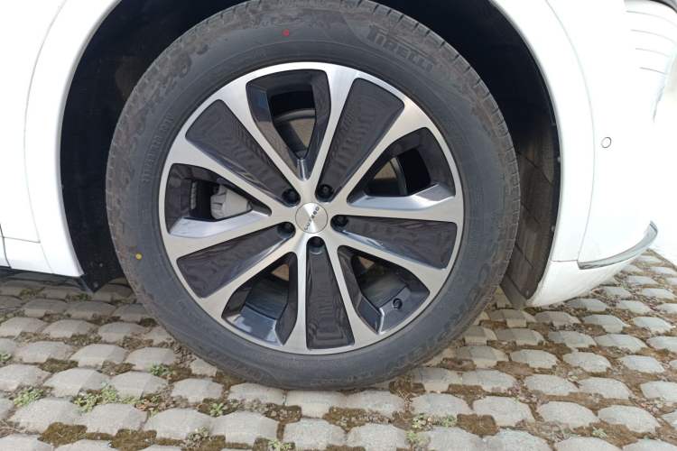 Used Hima Luxeed R7 2024 All-Electric 802 km Max Right Front Wheel Hub