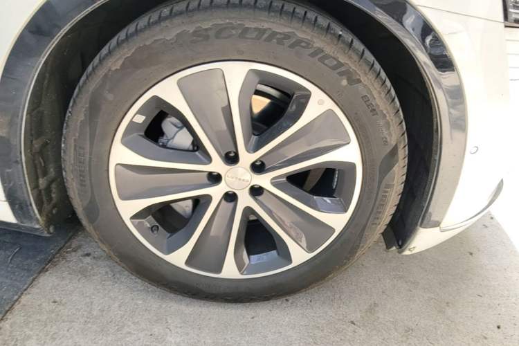Used Hima Luxeed R7 2024 All-Electric 802 km Max Right Front Wheel Hub