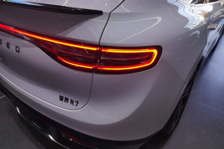 Used Hima Luxeed R7 2024 All-Electric 736 km Ultra Right Rear Taillight