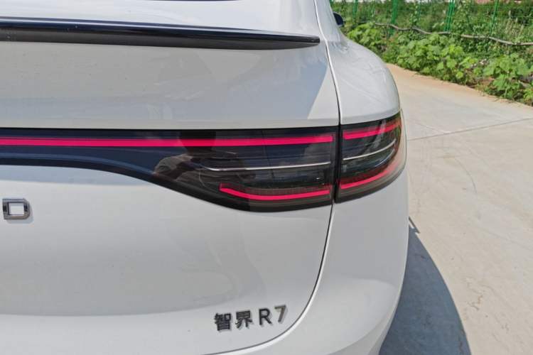 Used Hima Luxeed R7 2024 All-Electric 736 km Ultra Right Rear Taillight