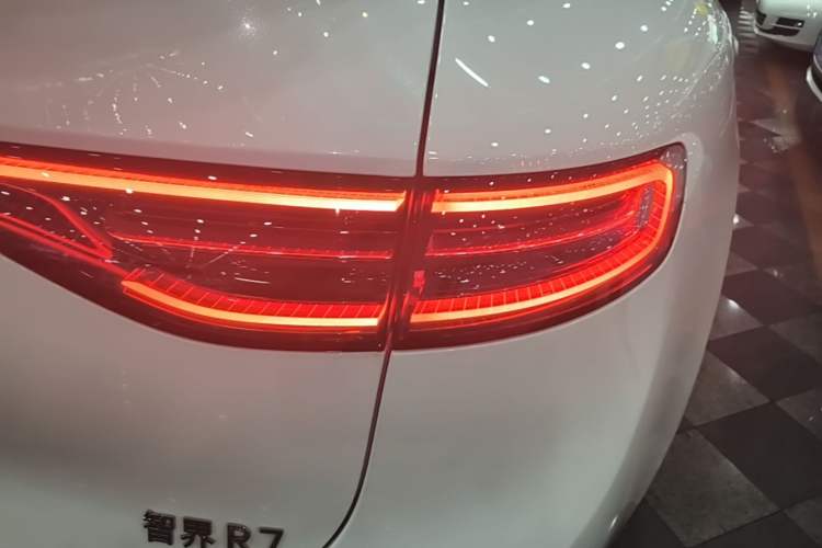 Used Hima Luxeed R7 2024 All-Electric 802 km Max Right Rear Taillight