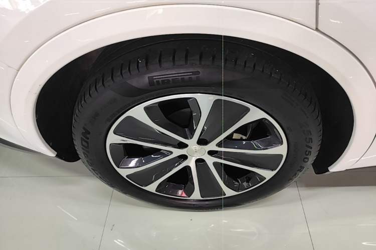 Used Hima Luxeed R7 2024 All-Electric 802 km Max Right Rear Wheel Hub