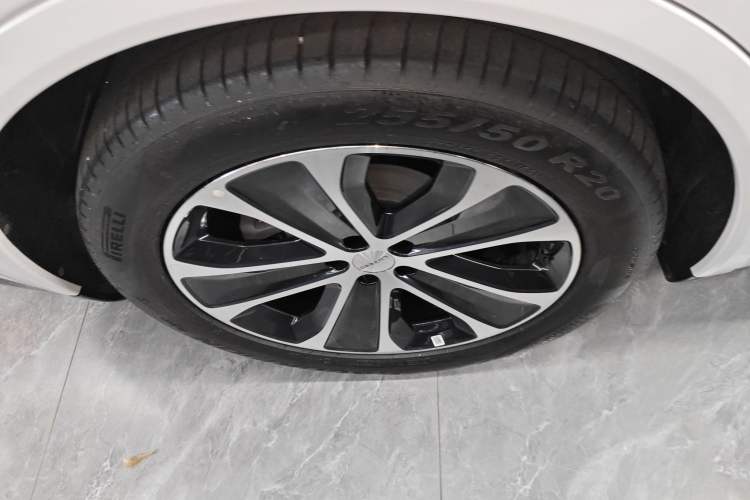 Used Hima Luxeed R7 2024 Pure Electric 667km Pro Right Rear Wheel Hub