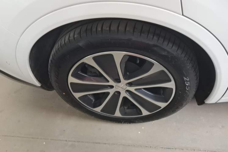 Used Hima Luxeed R7 2024 All-Electric 667 km Max Right Rear Wheel Hub