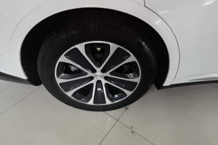 Used Hima Luxeed R7 2024 All-Electric 802 km Max Right Rear Wheel Hub