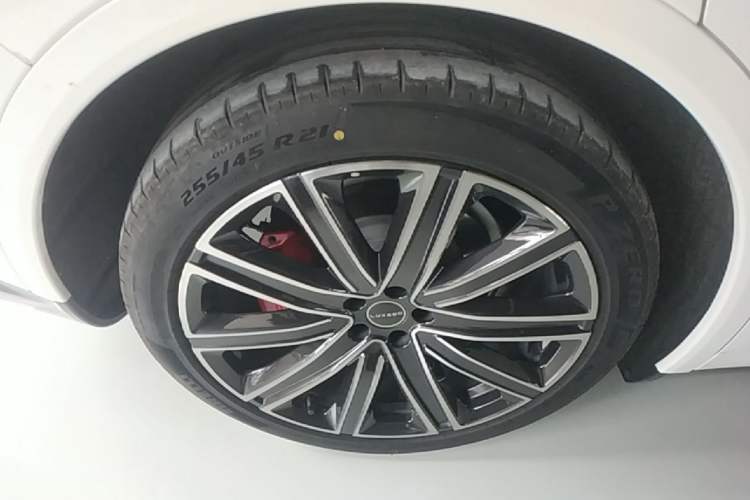 Used Hima Luxeed R7 2024 All-Electric 736 km Ultra Right Rear Wheel Hub