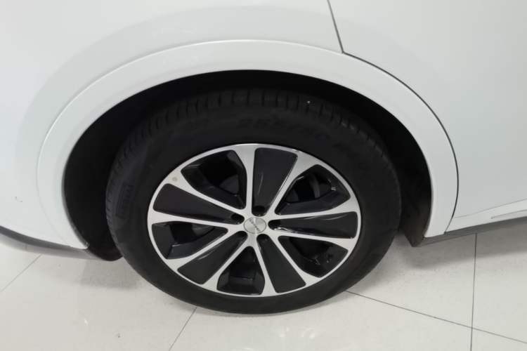 Used Hima Luxeed R7 2024 All-Electric 802 km Max Right Rear Wheel Hub