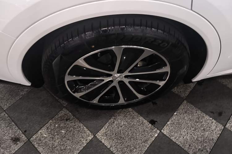 Used Hima Luxeed R7 2024 All-Electric 802 km Max Right Rear Wheel Hub