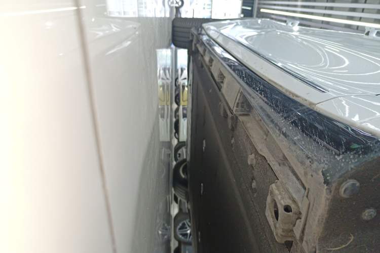 Used Hima Luxeed R7 2024 All-Electric 802 km Max Right Side Sill