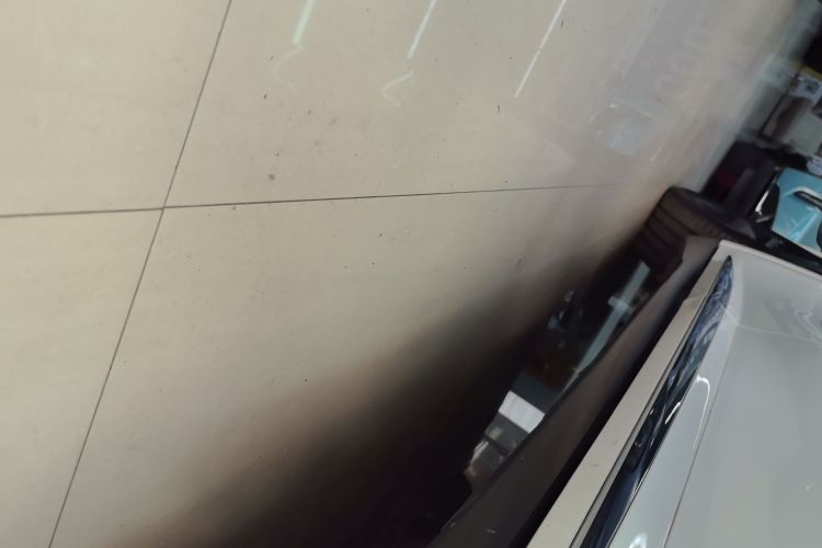 Used Hima Luxeed R7 2024 All-Electric 736 km Ultra Right Side Sill