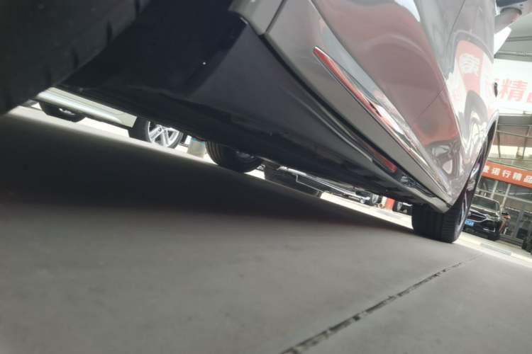 Used Hima Luxeed R7 2024 All-Electric 667 km Max Right Side Sill