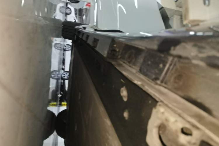 Used Hima Luxeed R7 2024 All-Electric 802 km Max Right Side Sill