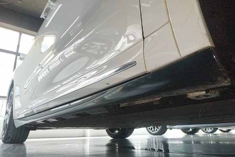 Used Hima Luxeed R7 2024 All-Electric 736 km Ultra Right Side Sill