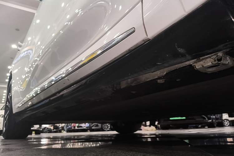 Used Hima Luxeed R7 2024 All-Electric 802 km Max Right Side Sill