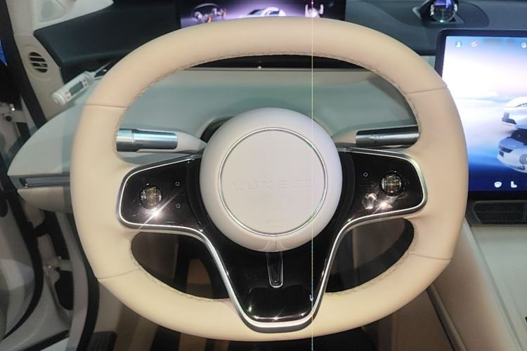 Used Hima Luxeed R7 2024 All-Electric 802 km Max Steering Wheel