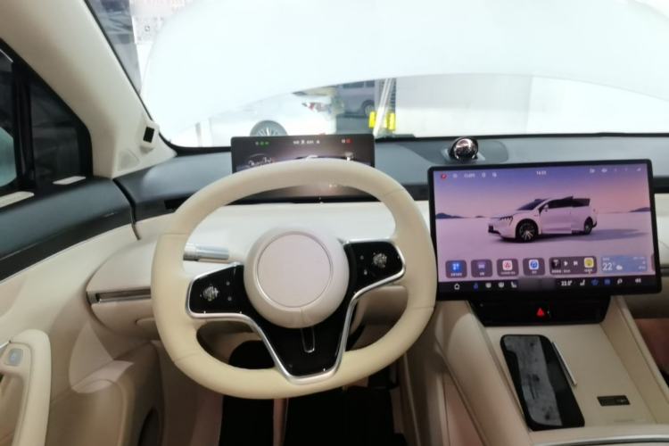 Used Hima Luxeed R7 2024 All-Electric 802 km Max Steering Wheel
