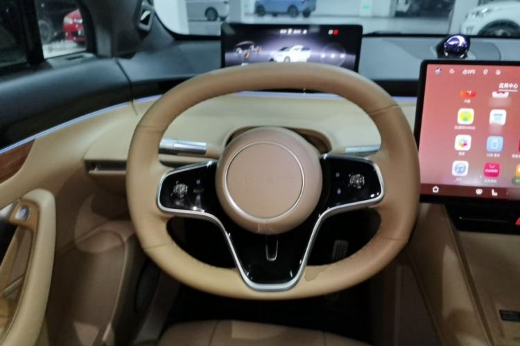 Used Hima Luxeed R7 2024 All-Electric 802 km Max Steering Wheel