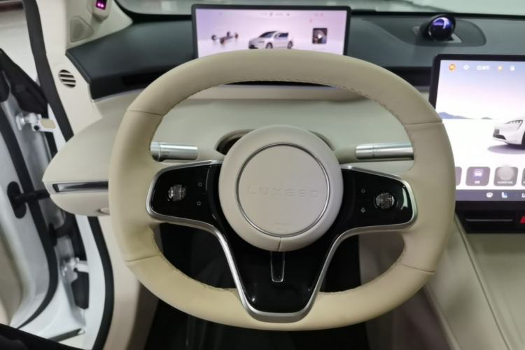 Used Hima Luxeed R7 2024 All-Electric 802 km Max Steering Wheel