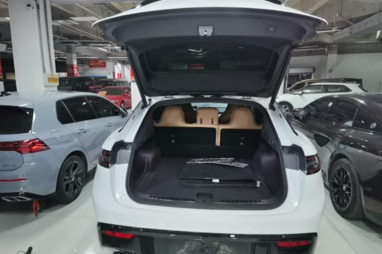 Used Hima Luxeed R7 2024 All-Electric 802 km Max Trunk