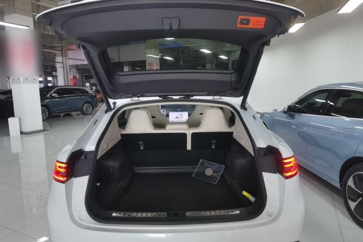 Used Hima Luxeed R7 2024 All-Electric 802 km Max Trunk