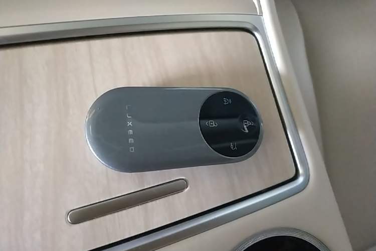 Used Hima Luxeed R7 2024 All-Electric 736 km Ultra Vehicle Key