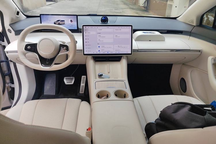 Used Hima Luxeed R7 2024 All-Electric 802 km Max Center Console