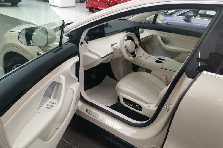 Used Hima Luxeed R7 2024 All-Electric 802 km Max Driver Seat