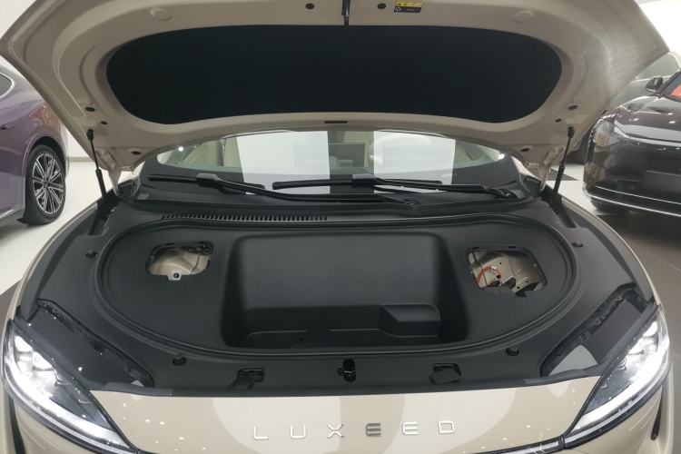 Used Hima Luxeed R7 2024 All-Electric 802 km Max Engine Bay