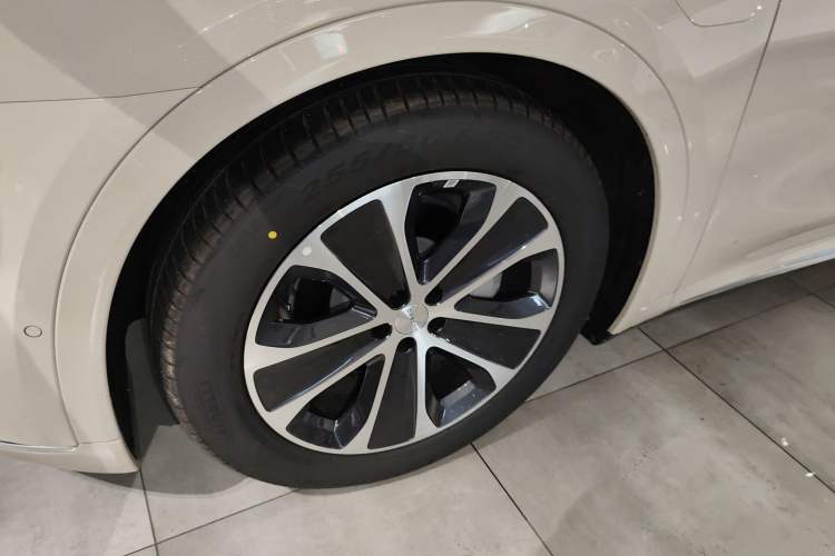 Used Hima Luxeed R7 2024 All-Electric 802 km Max Exterior 7