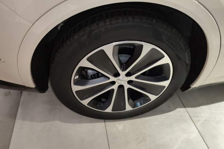 Used Hima Luxeed R7 2024 All-Electric 802 km Max Exterior 8