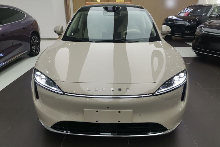Used Hima Luxeed R7 2024 All-Electric 802 km Max Front