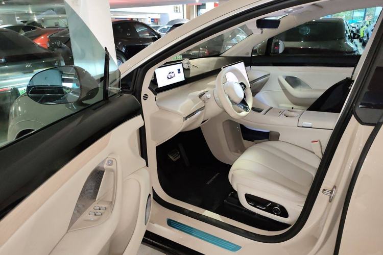 Used Hima Luxeed R7 2024 All-Electric 802 km Max Interior 3
