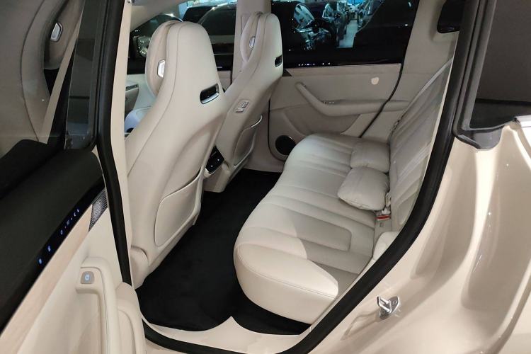 Used Hima Luxeed R7 2024 All-Electric 802 km Max Interior 4