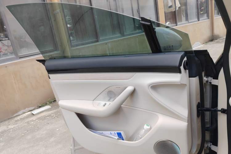 Used Hima Luxeed R7 2024 All-Electric 802 km Max Left Front Door Interior
