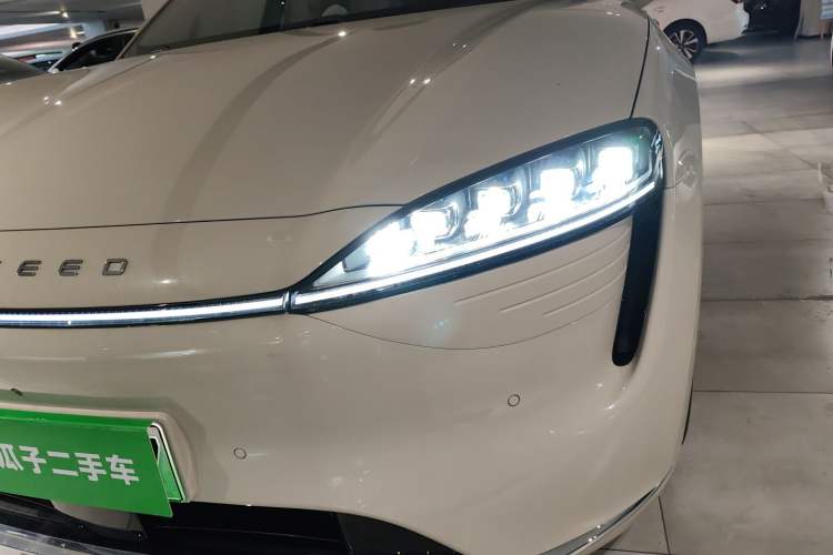 Used Hima Luxeed R7 2024 All-Electric 802 km Max Left Front Headlight