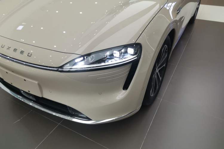 Used Hima Luxeed R7 2024 All-Electric 802 km Max Left Front Headlight