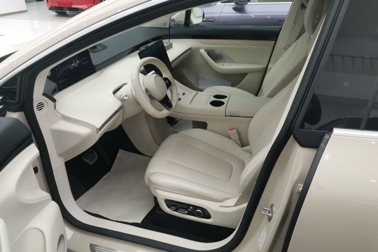 Used Hima Luxeed R7 2024 All-Electric 802 km Max Left Front Seat