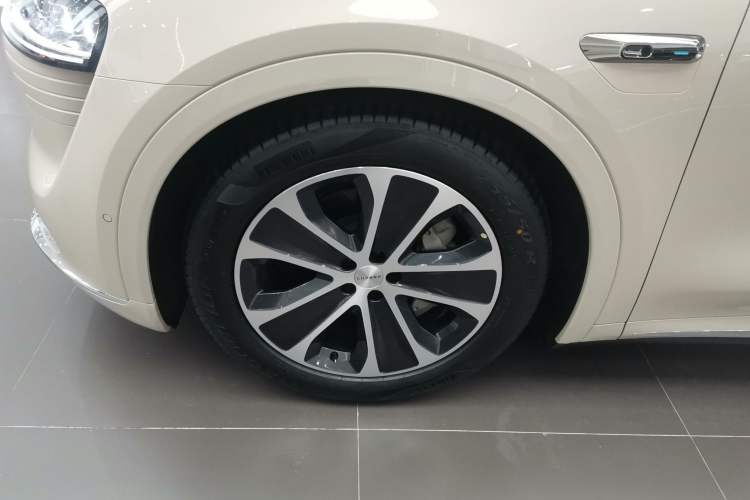 Used Hima Luxeed R7 2024 All-Electric 802 km Max Left Front Wheel Hub