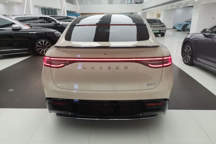 Used Hima Luxeed R7 2024 All-Electric 802 km Max Rear