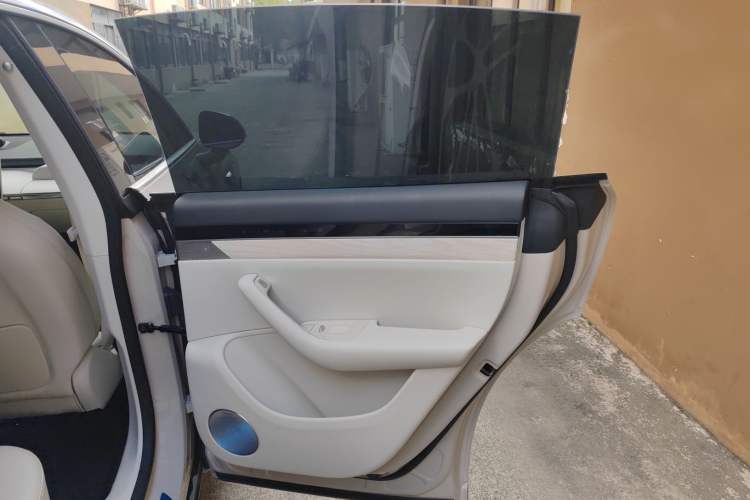 Used Hima Luxeed R7 2024 All-Electric 802 km Max Right Rear Door Interior