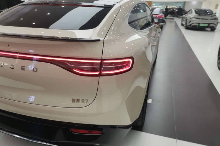 Used Hima Luxeed R7 2024 All-Electric 802 km Max Right Rear Taillight