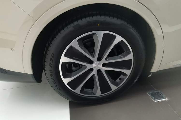 Used Hima Luxeed R7 2024 All-Electric 802 km Max Right Rear Wheel Hub