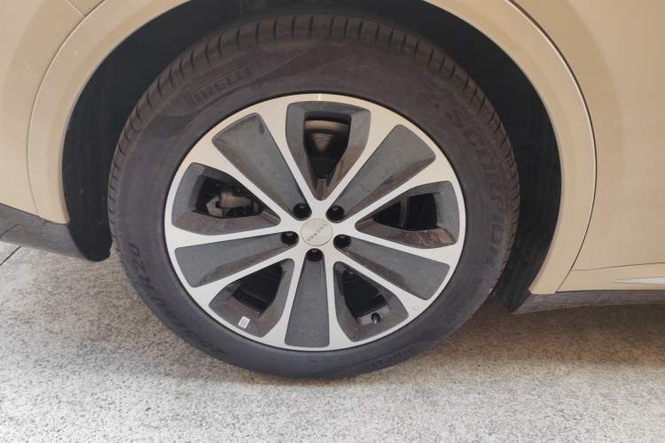 Used Hima Luxeed R7 2024 All-Electric 802 km Max Right Rear Wheel Hub