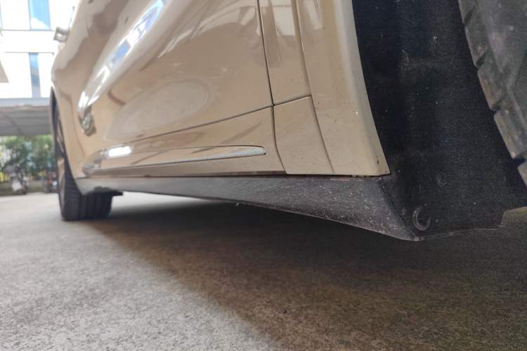 Used Hima Luxeed R7 2024 All-Electric 802 km Max Right Side Sill